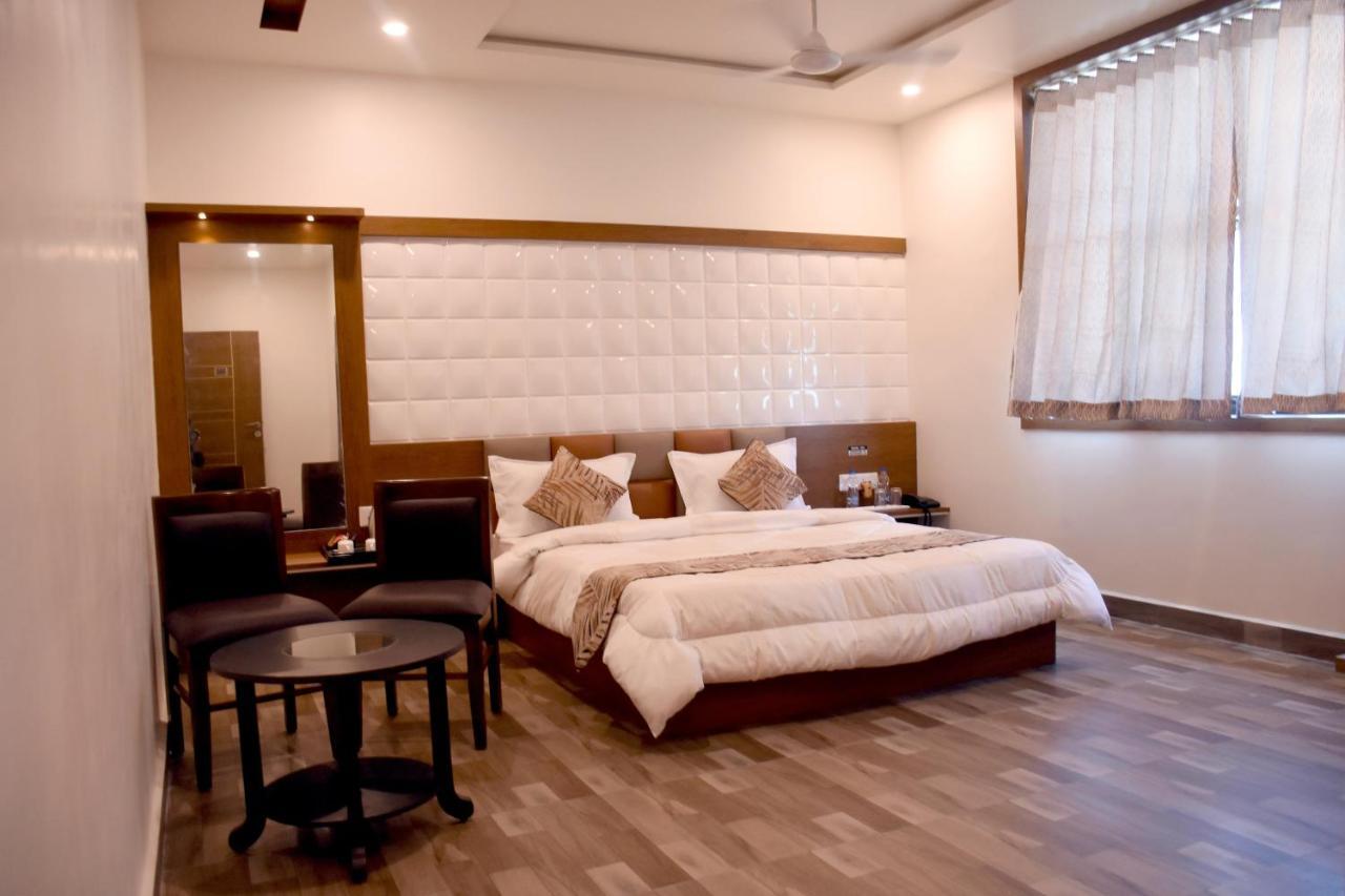 Hotel Marigold Somnāth Esterno foto